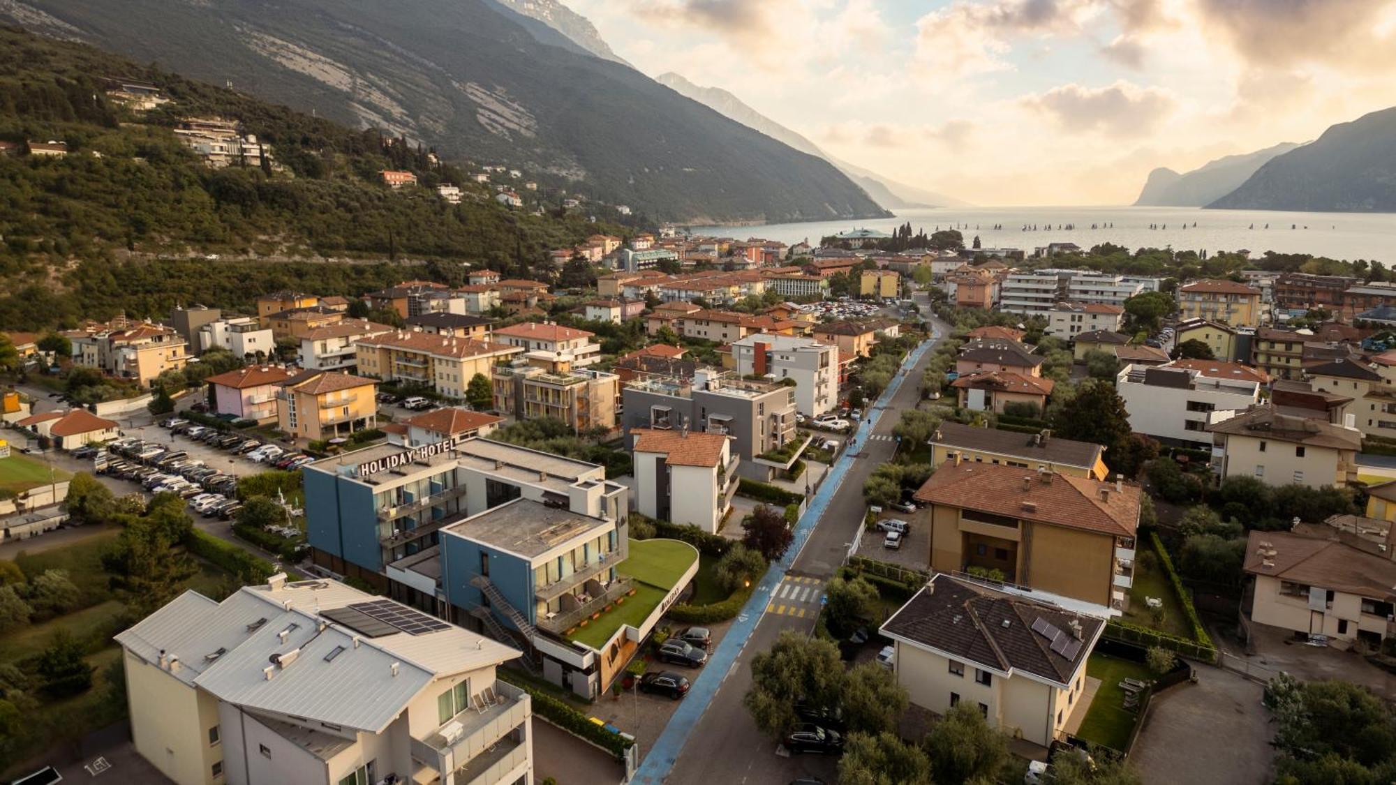 Hotel Holiday Sport & Relax Torbole Sul Garda Екстер'єр фото