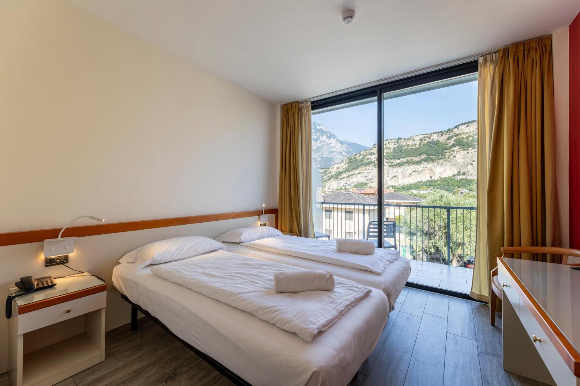 Hotel Holiday Sport & Relax Torbole Sul Garda Екстер'єр фото